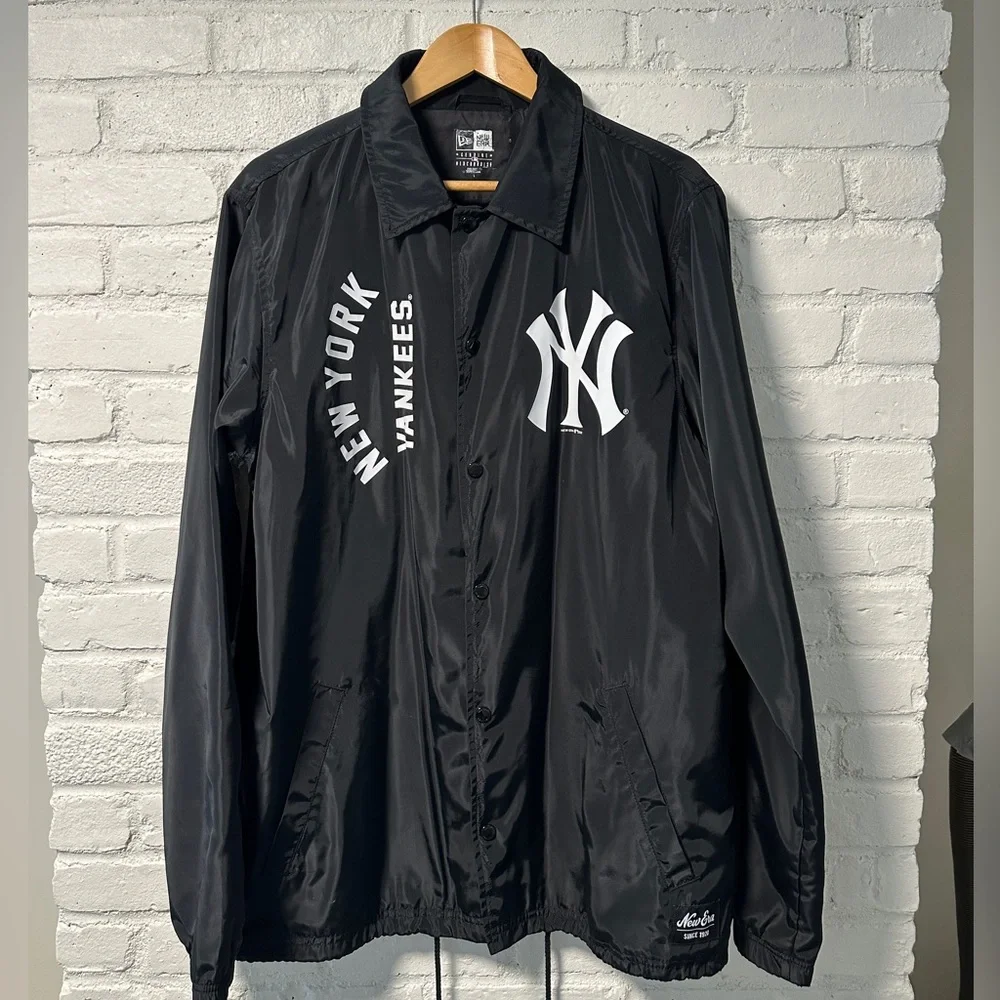 New Era Black Yankees Windbreaker - Picture 2 of 5